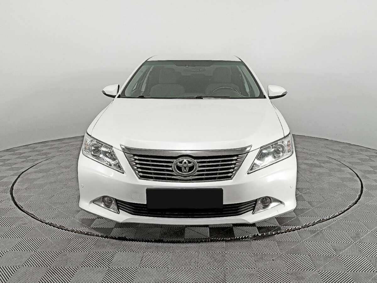 Toyota Camry с пробегом — 2014 год. Фото: #1