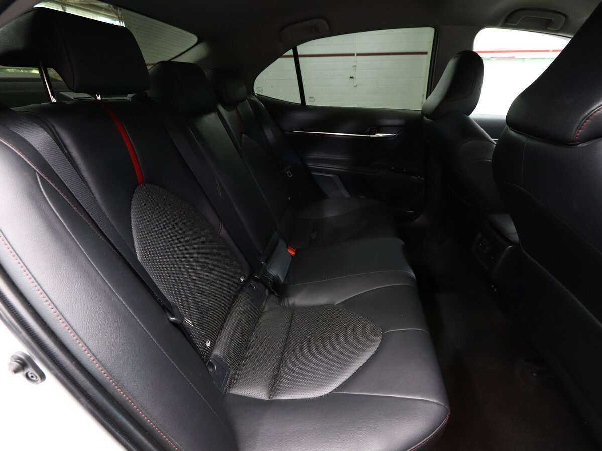 Toyota Camry с пробегом — 2020 год. Фото: #12
