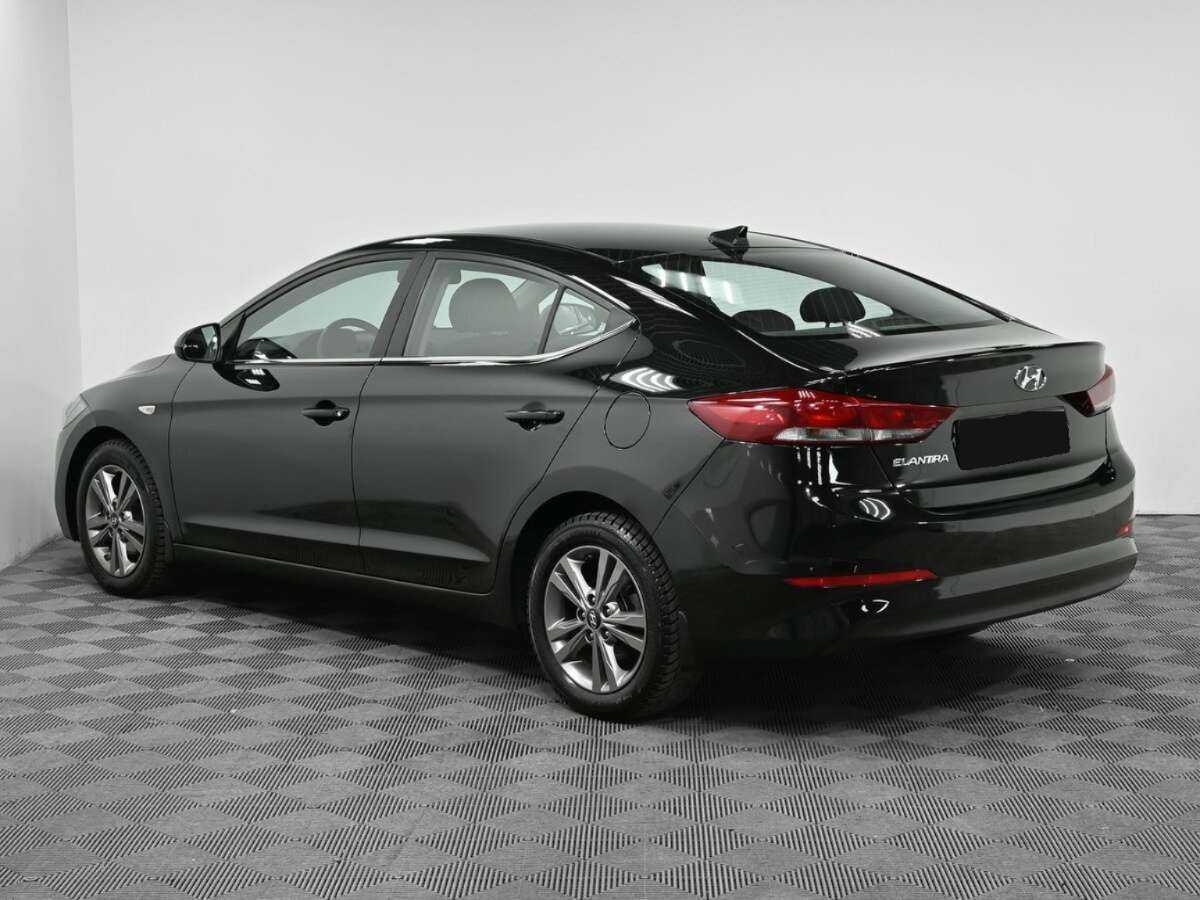 Hyundai Elantra с пробегом — 2017 год. Фото: #3