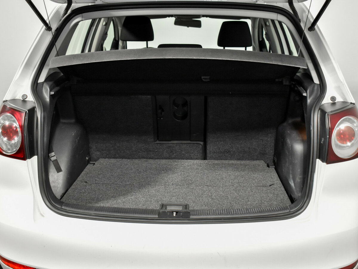 Volkswagen Golf Plus с пробегом — 2013 год. Фото: #16