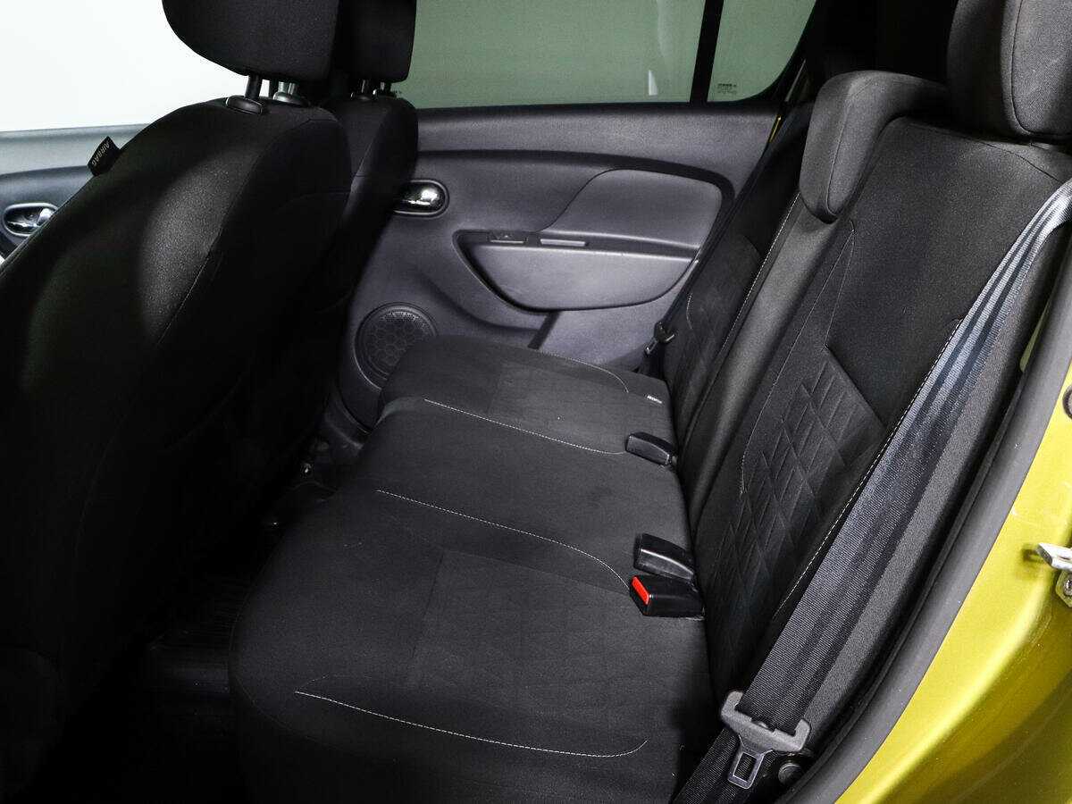Renault Sandero с пробегом — 2016 год. Фото: #9