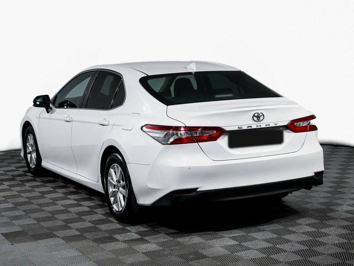 Toyota Camry с пробегом — 2018 год. Фото: #6