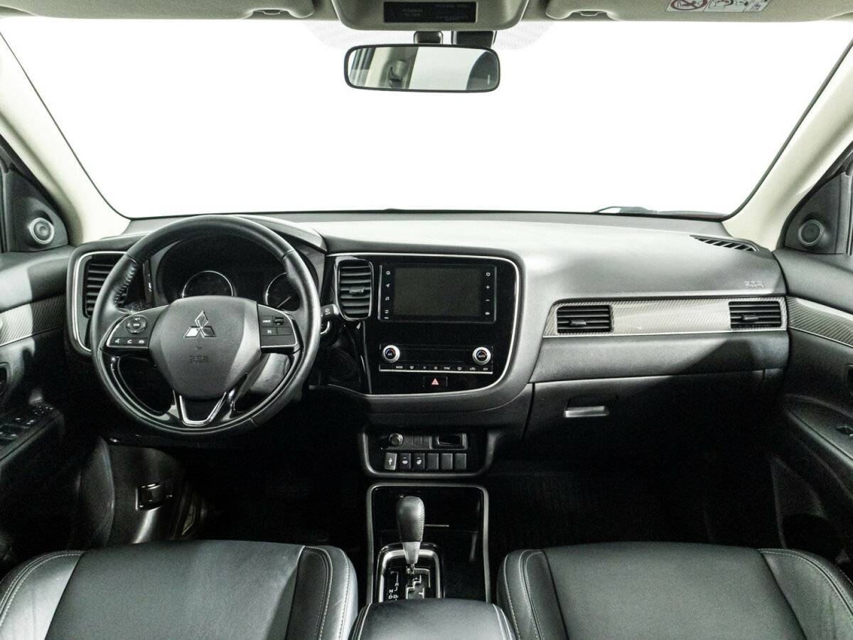 Mitsubishi Outlander с пробегом — 2020 год. Фото: #12