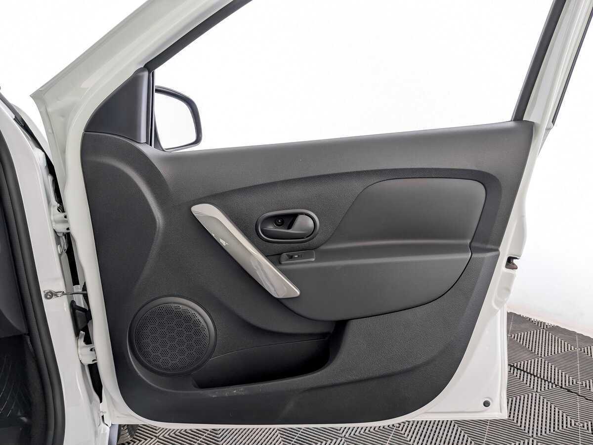 Renault Sandero с пробегом — 2021 год. Фото: #21