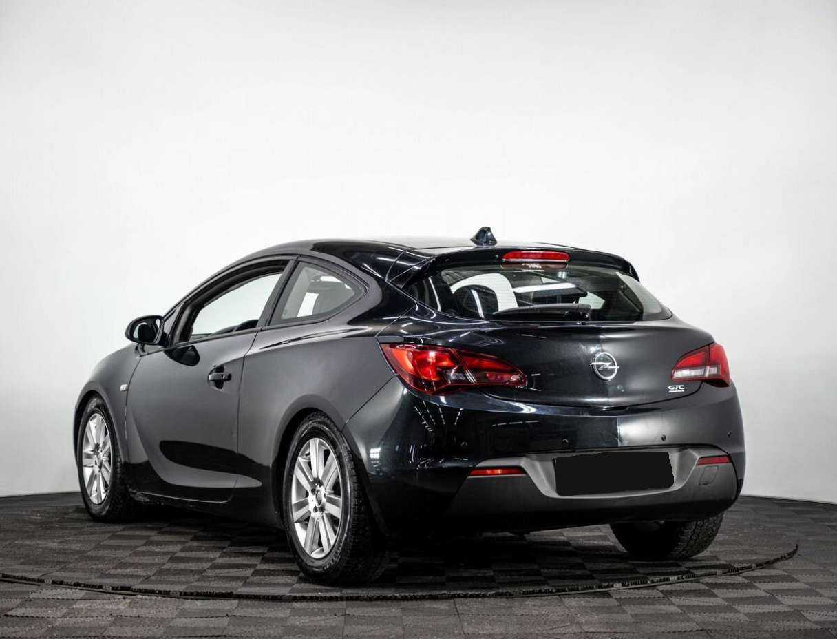 Opel Astra с пробегом — 2013 год. Фото: #5