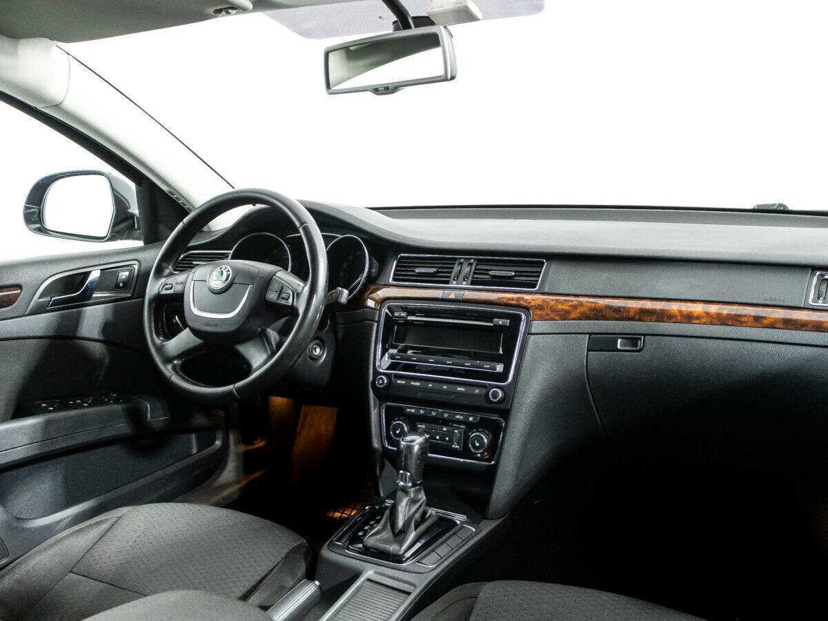 Skoda Superb с пробегом — 2012 год. Фото: #8