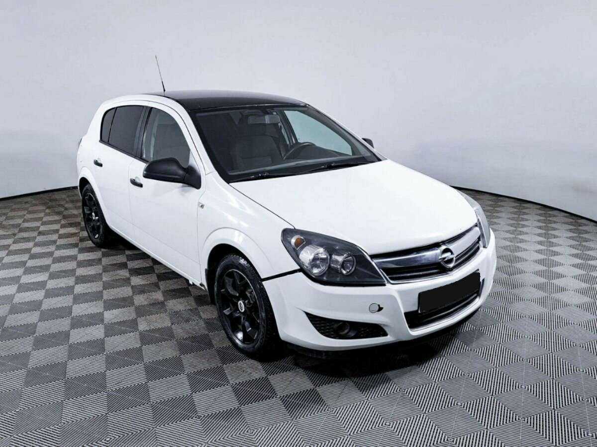 Opel Astra с пробегом — 2012 год. Фото: #2