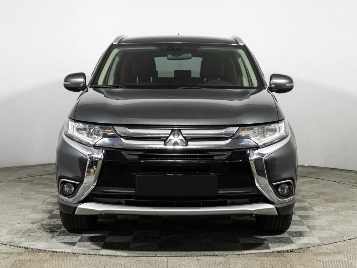 Mitsubishi Outlander с пробегом — 2015 год. Фото: #1
