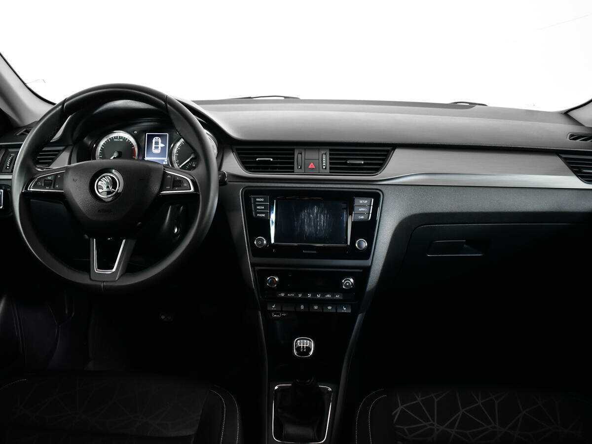 Skoda Rapid с пробегом — 2019 год. Фото: #11