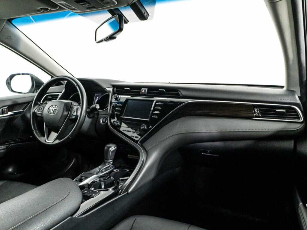 Toyota Camry с пробегом — 2018 год. Фото: #8