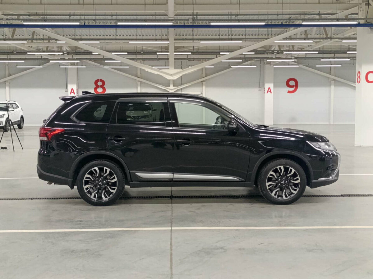 Mitsubishi Outlander с пробегом — 2021 год. Фото: #3