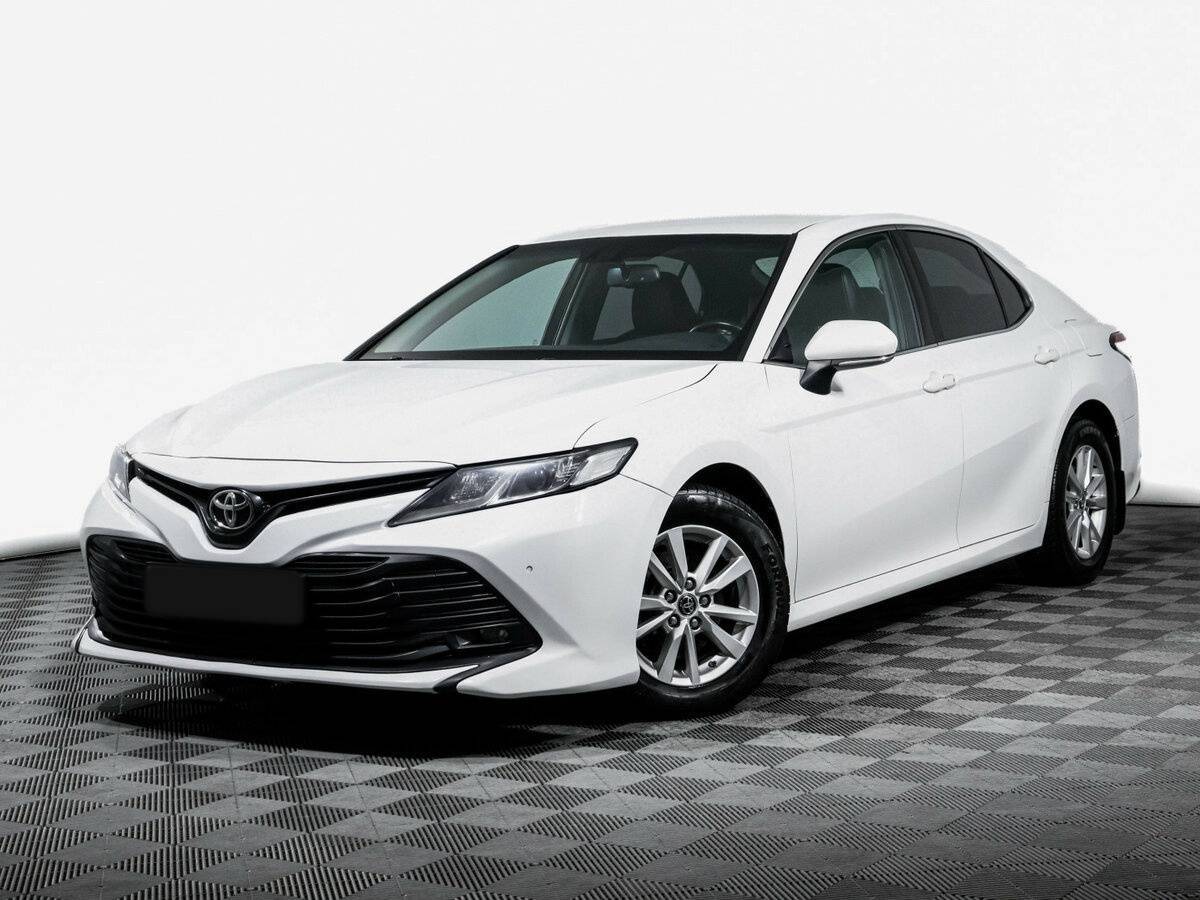Toyota Camry с пробегом — 2018 год. Посмотреть фото