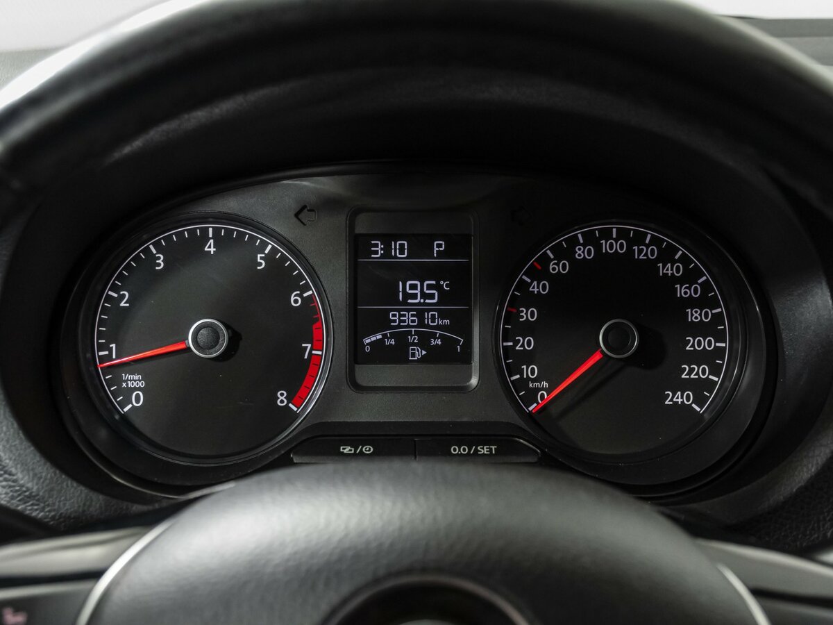 Volkswagen Polo с пробегом — 2018 год. Фото: #10