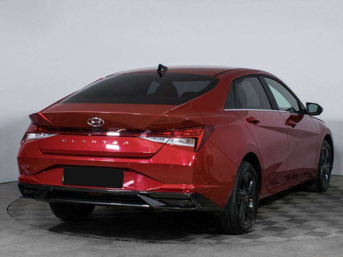 Hyundai Elantra с пробегом — 2021 год. Фото: #4