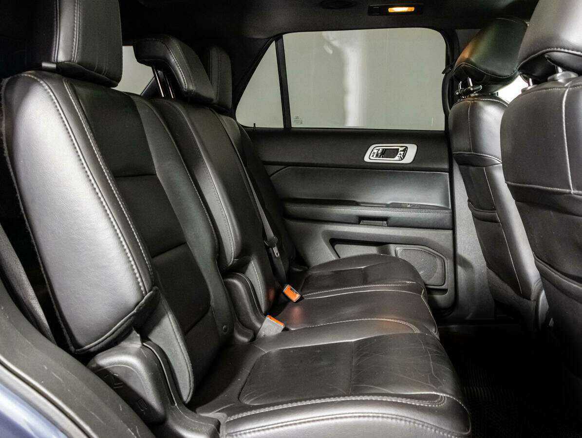 Ford Explorer с пробегом — 2013 год. Фото: #11