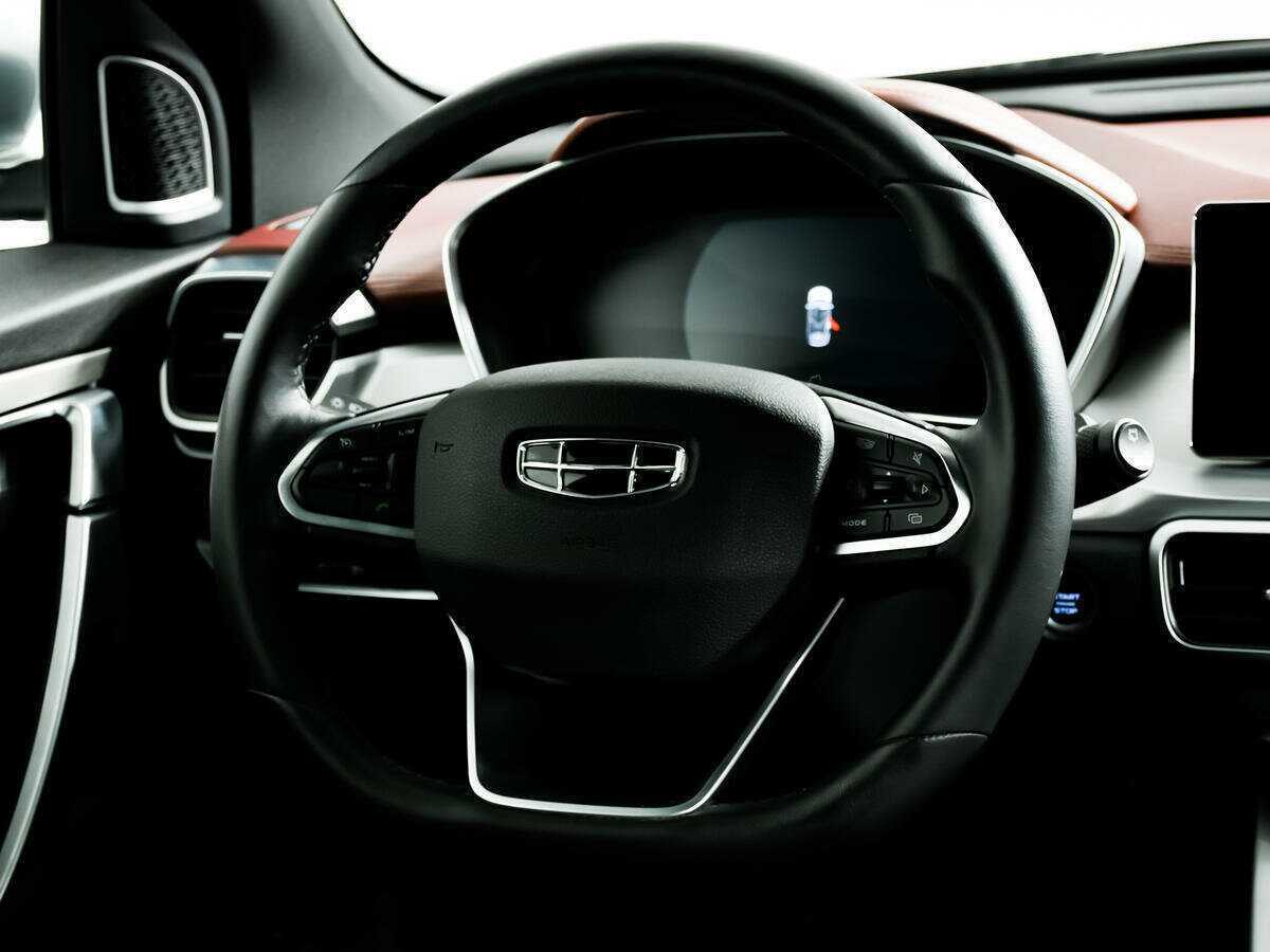 Geely Coolray с пробегом — 2022 год. Фото: #13