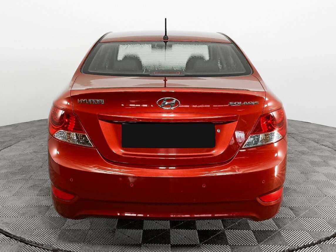 Hyundai Solaris с пробегом — 2012 год. Фото: #4