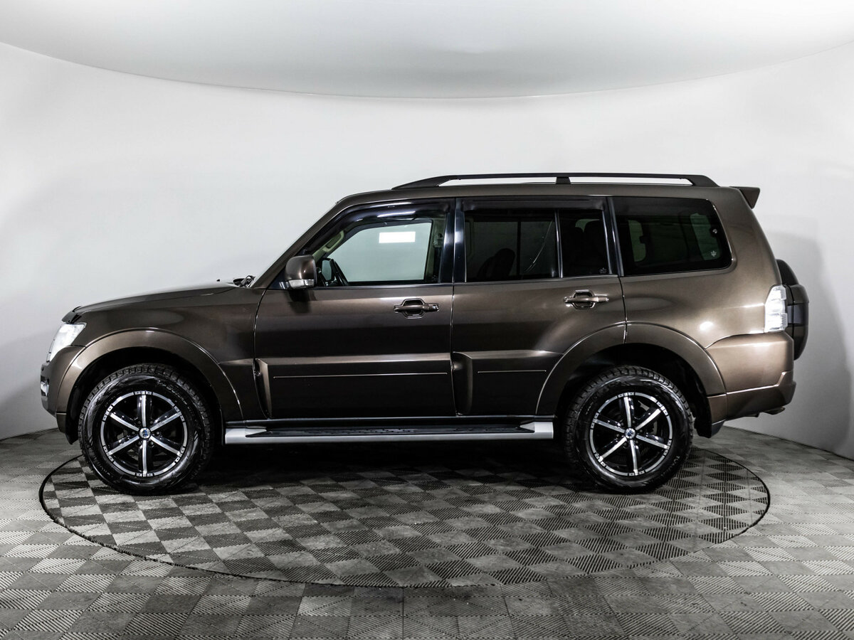 Mitsubishi Pajero с пробегом — 2017 год. Фото: #8