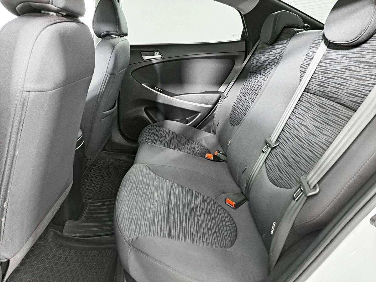 Hyundai Solaris с пробегом — 2015 год. Фото: #7