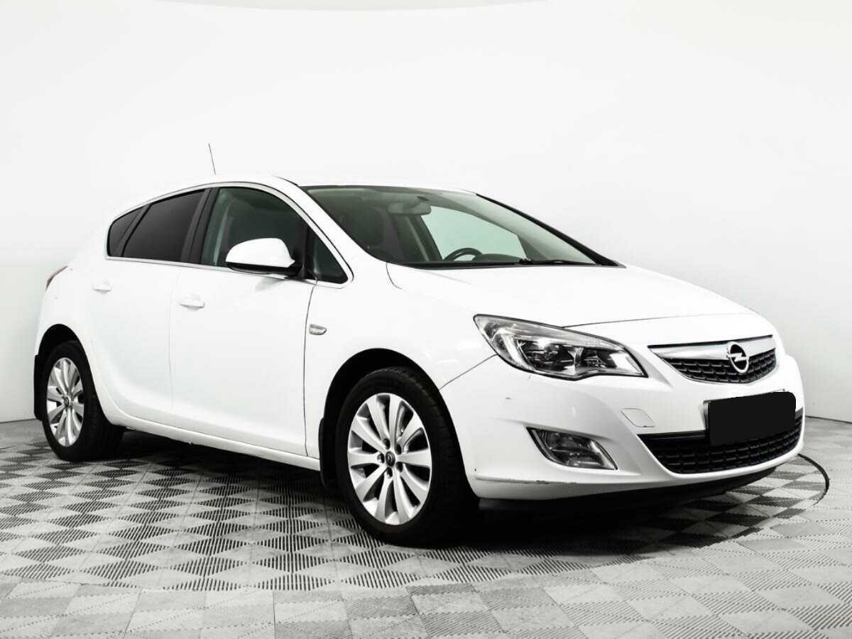 Opel Astra с пробегом — 2012 год. Фото: #2