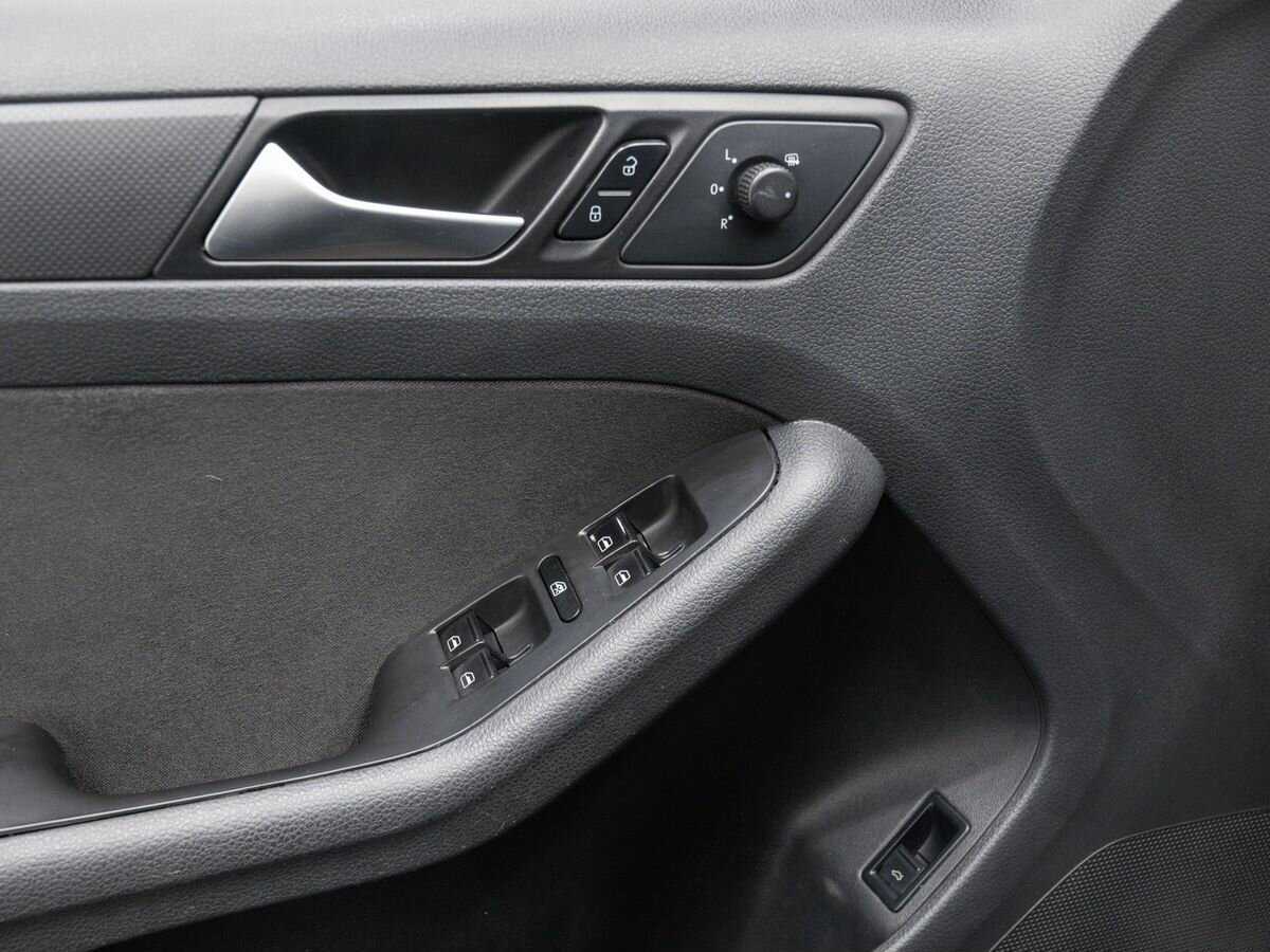 Volkswagen Jetta с пробегом — 2013 год. Фото: #14