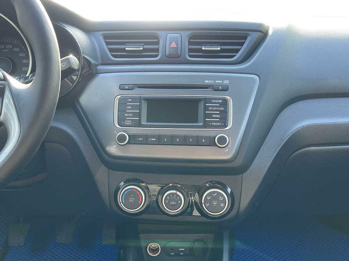 Kia Rio с пробегом — 2015 год. Фото: #11