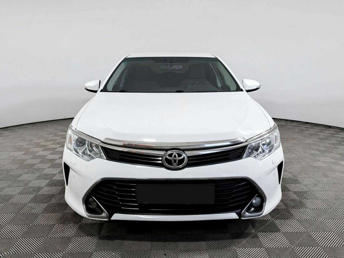 Toyota Camry с пробегом — 2015 год. Фото: #1