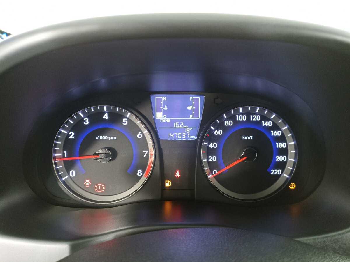 Hyundai Solaris с пробегом — 2015 год. Фото: #12