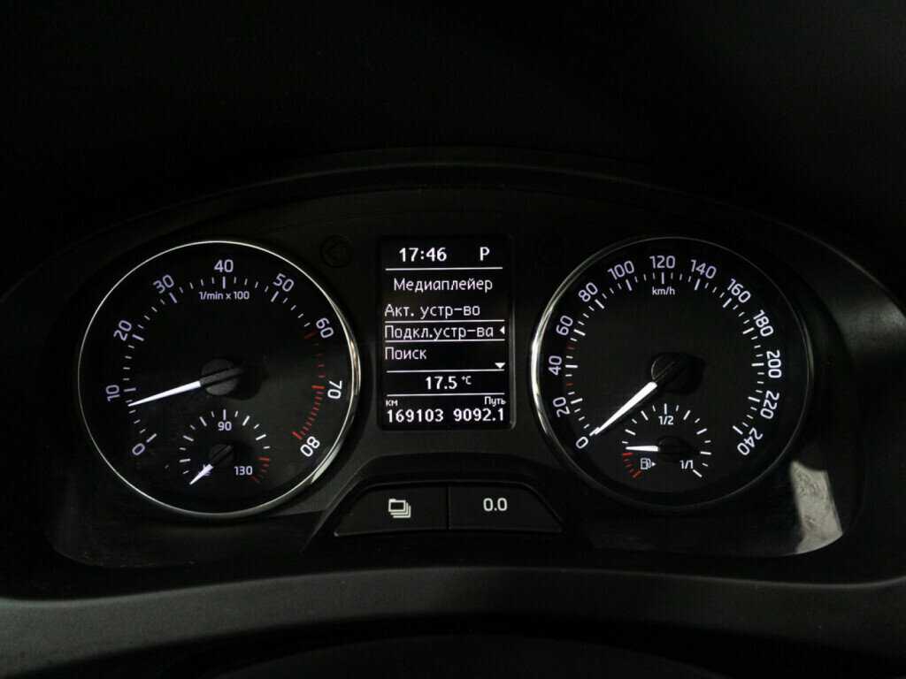 Skoda Rapid с пробегом — 2015 год. Фото: #11