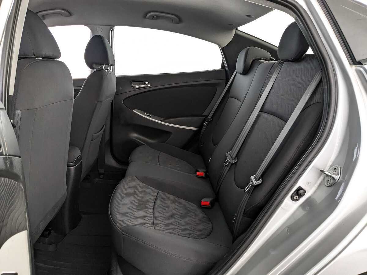 Hyundai Solaris с пробегом — 2012 год. Фото: #13