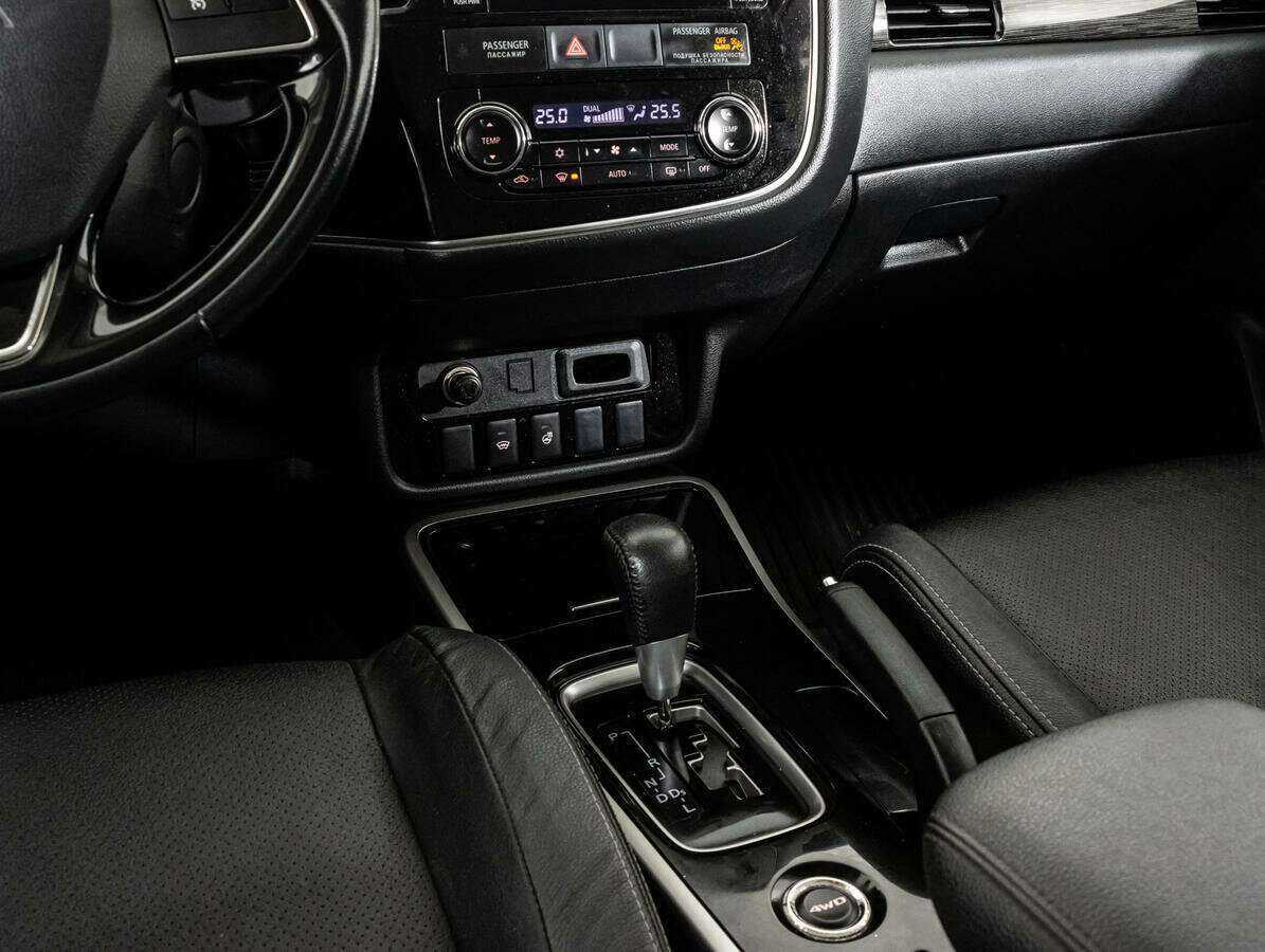 Mitsubishi Outlander с пробегом — 2017 год. Фото: #12