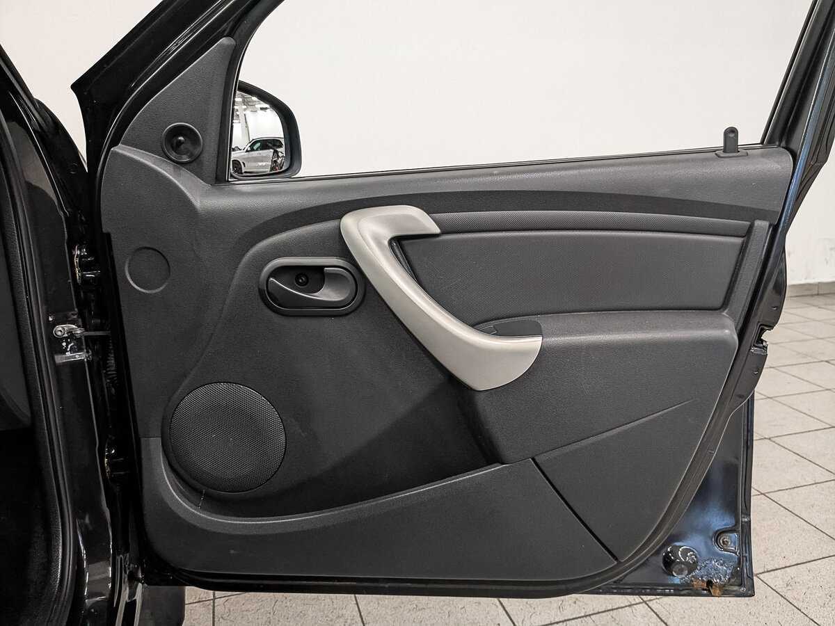 Renault Sandero с пробегом — 2012 год. Фото: #24