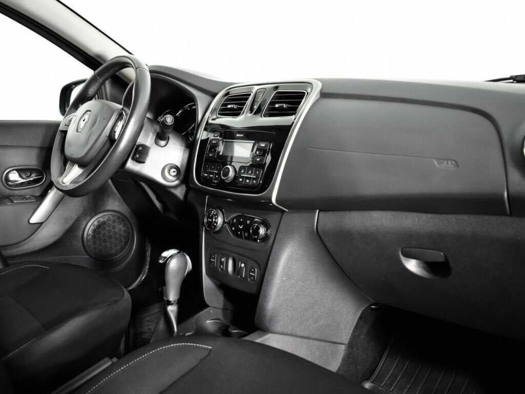 Renault Sandero с пробегом — 2017 год. Фото: #8