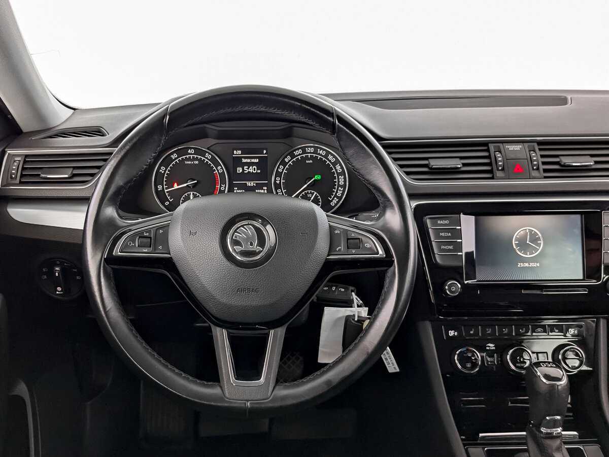 Skoda Superb с пробегом — 2018 год. Фото: #16