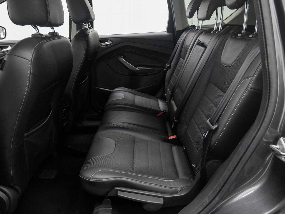 Ford Kuga с пробегом — 2015 год. Фото: #10