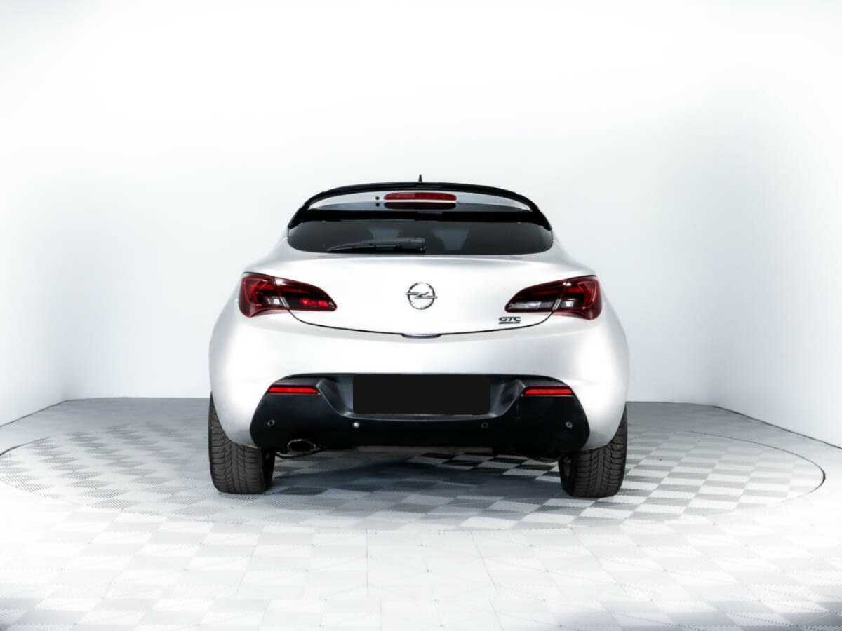 Opel Astra с пробегом — 2012 год. Фото: #5
