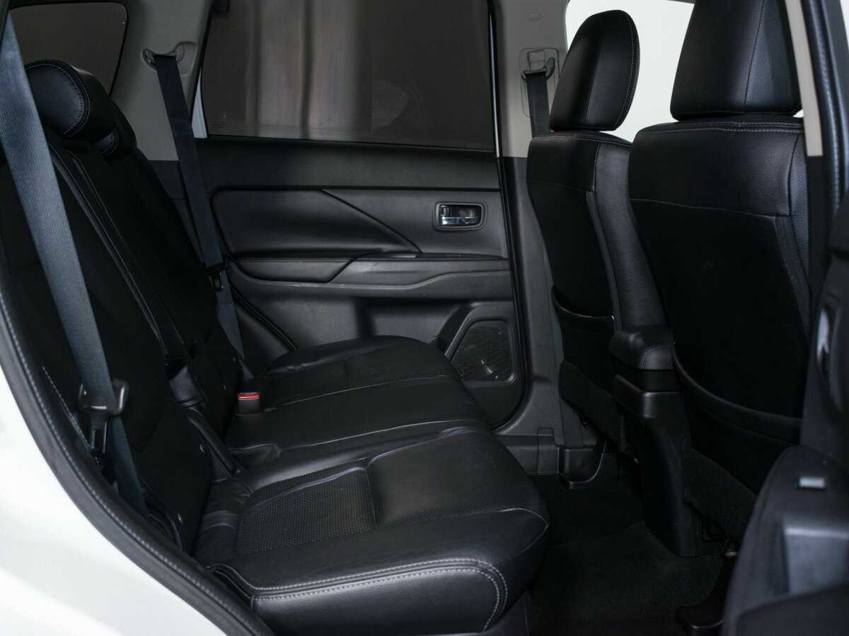 Mitsubishi Outlander с пробегом — 2013 год. Фото: #10