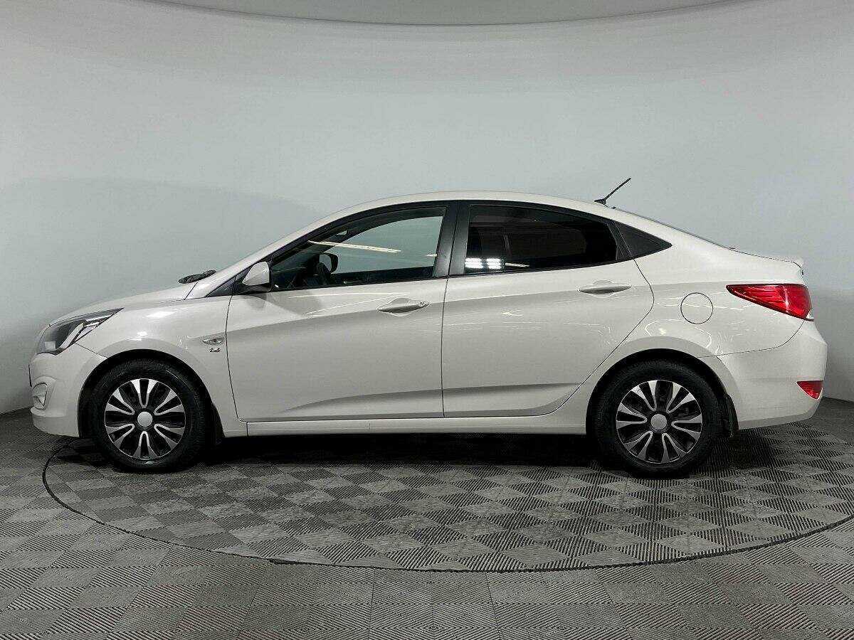 Hyundai Solaris с пробегом — 2015 год. Фото: #7
