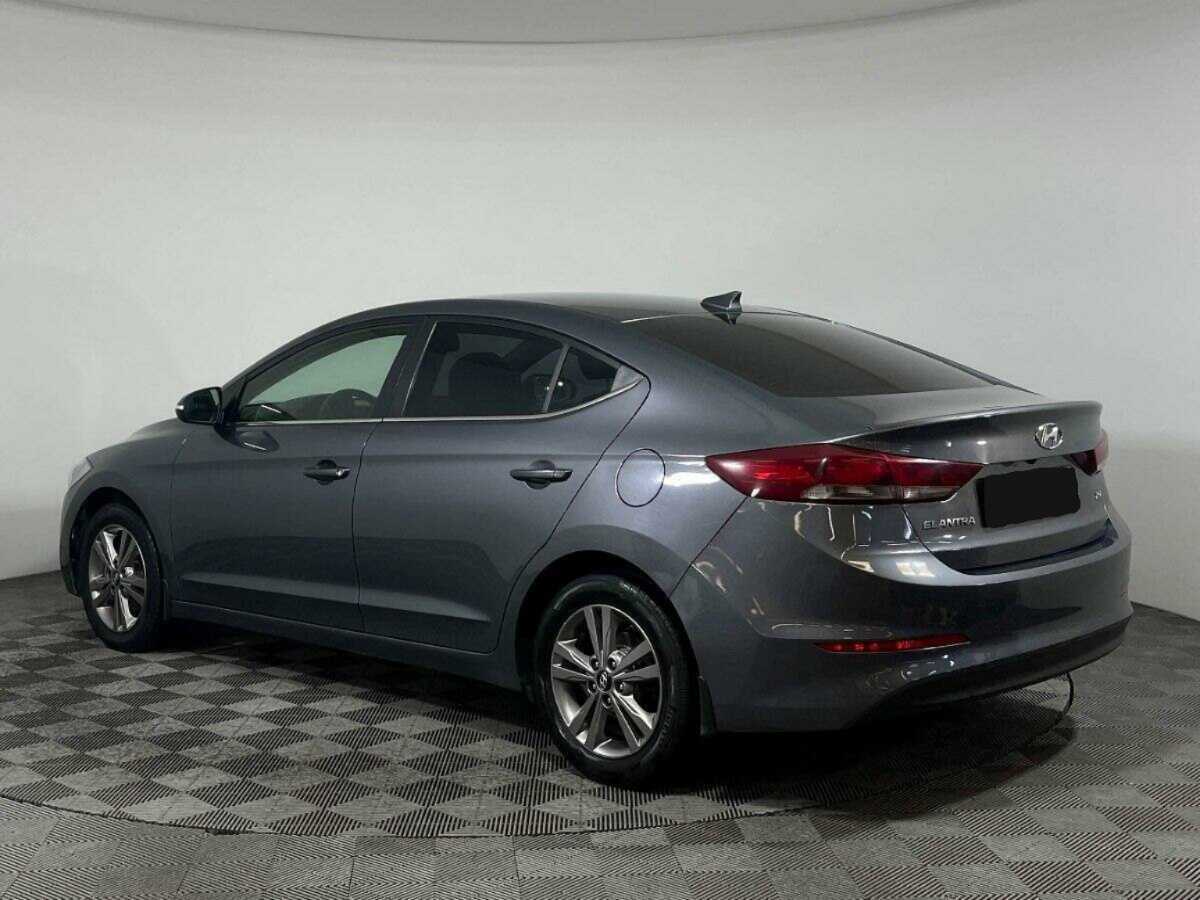 Hyundai Elantra с пробегом — 2018 год. Фото: #6
