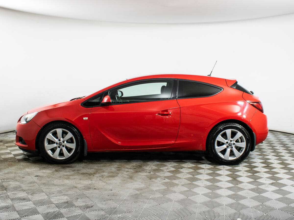 Opel Astra с пробегом — 2013 год. Фото: #6