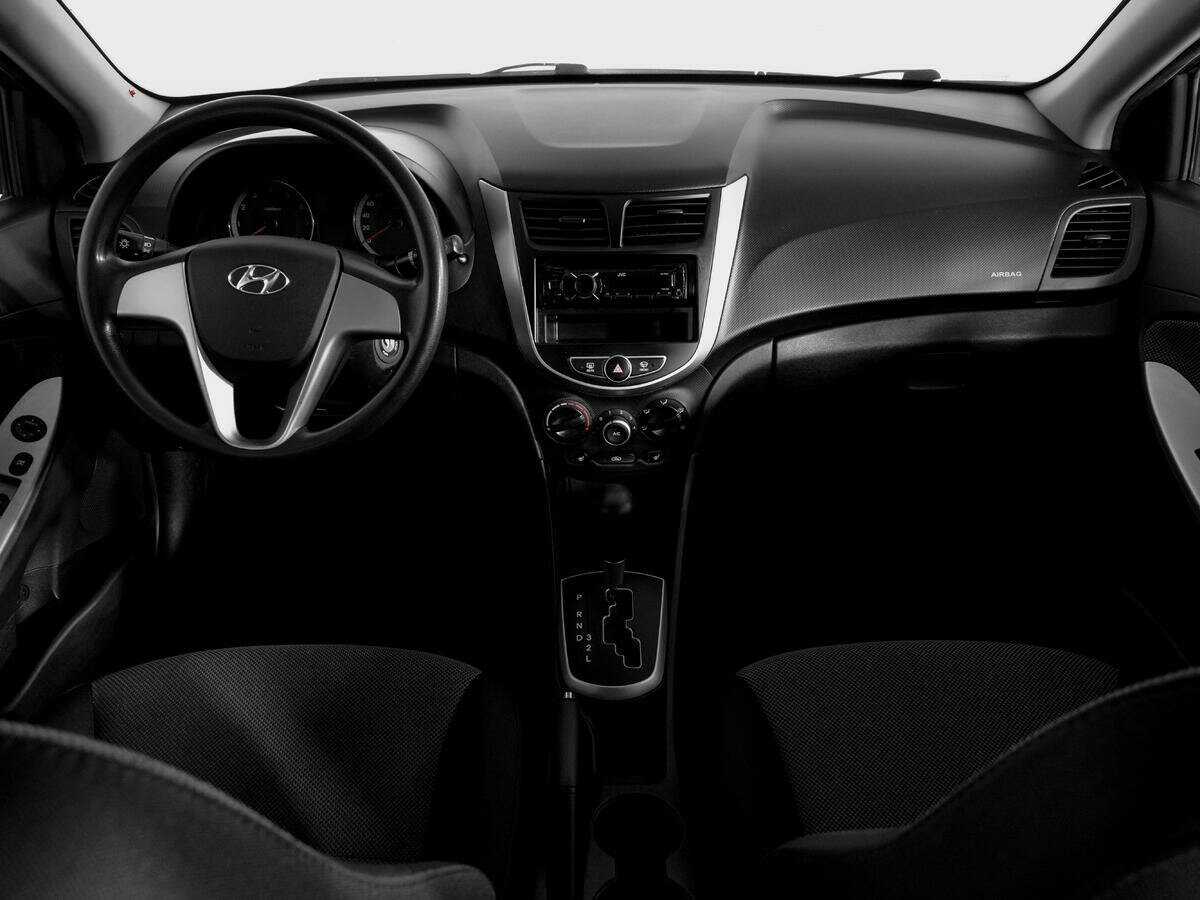 Hyundai Solaris с пробегом — 2014 год. Фото: #11