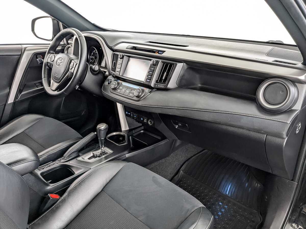 Toyota RAV4 с пробегом — 2017 год. Фото: #10