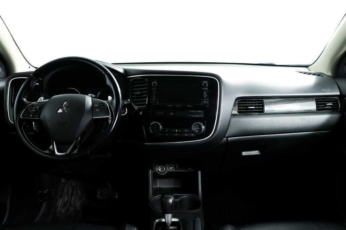 Mitsubishi Outlander с пробегом — 2016 год. Фото: #10
