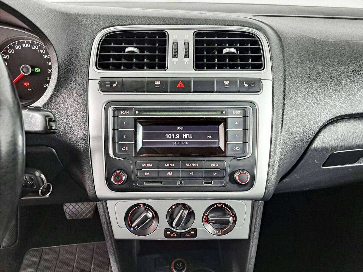 Volkswagen Polo с пробегом — 2013 год. Фото: #10