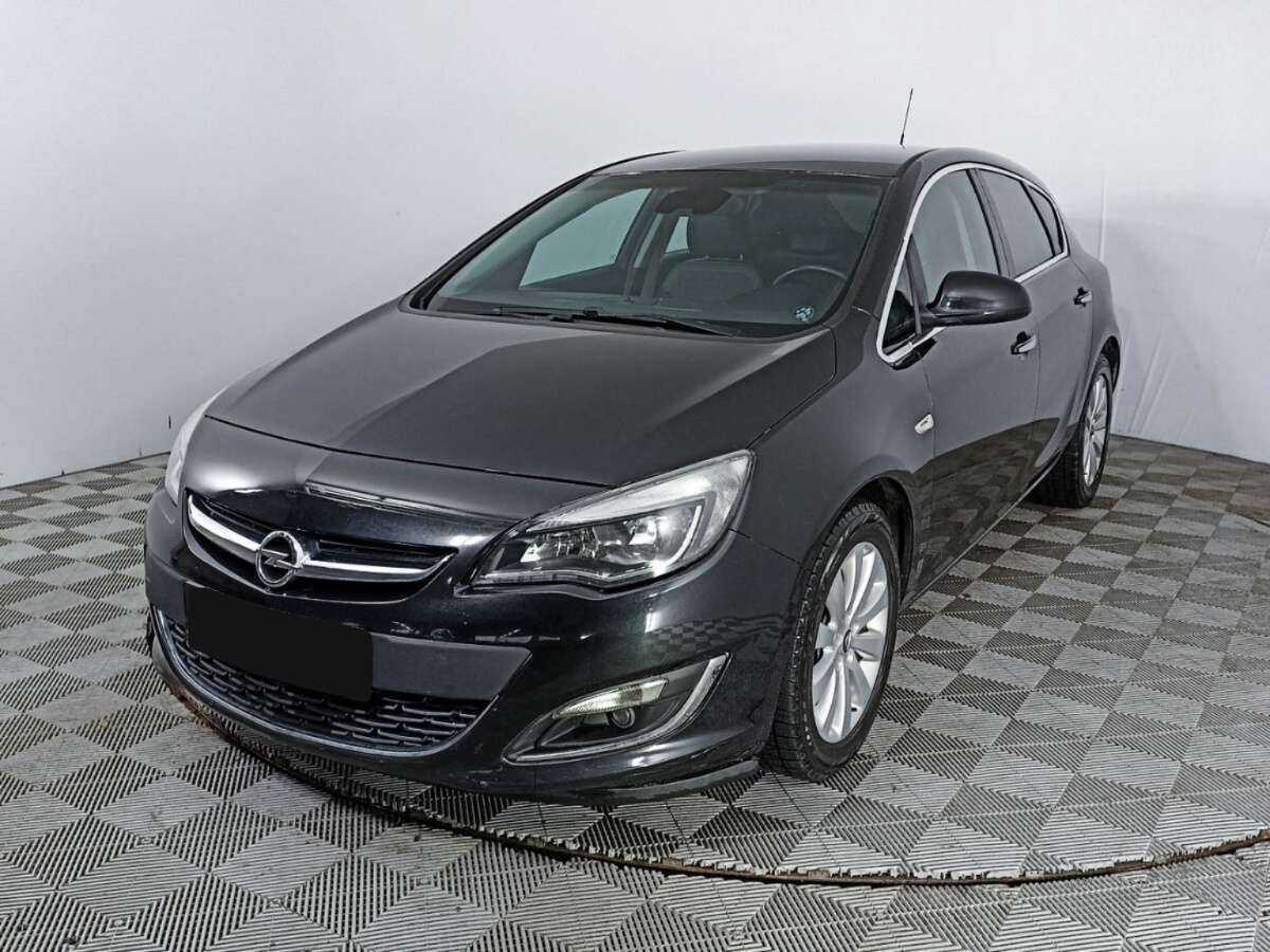 Opel Astra с пробегом — 2012 год. Фото: #0