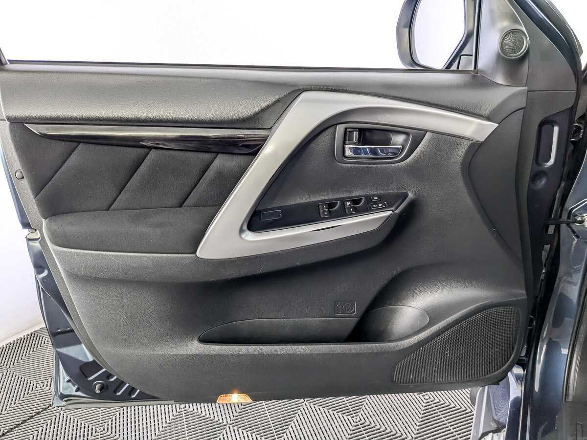 Mitsubishi Pajero Sport с пробегом — 2019 год. Фото: #16