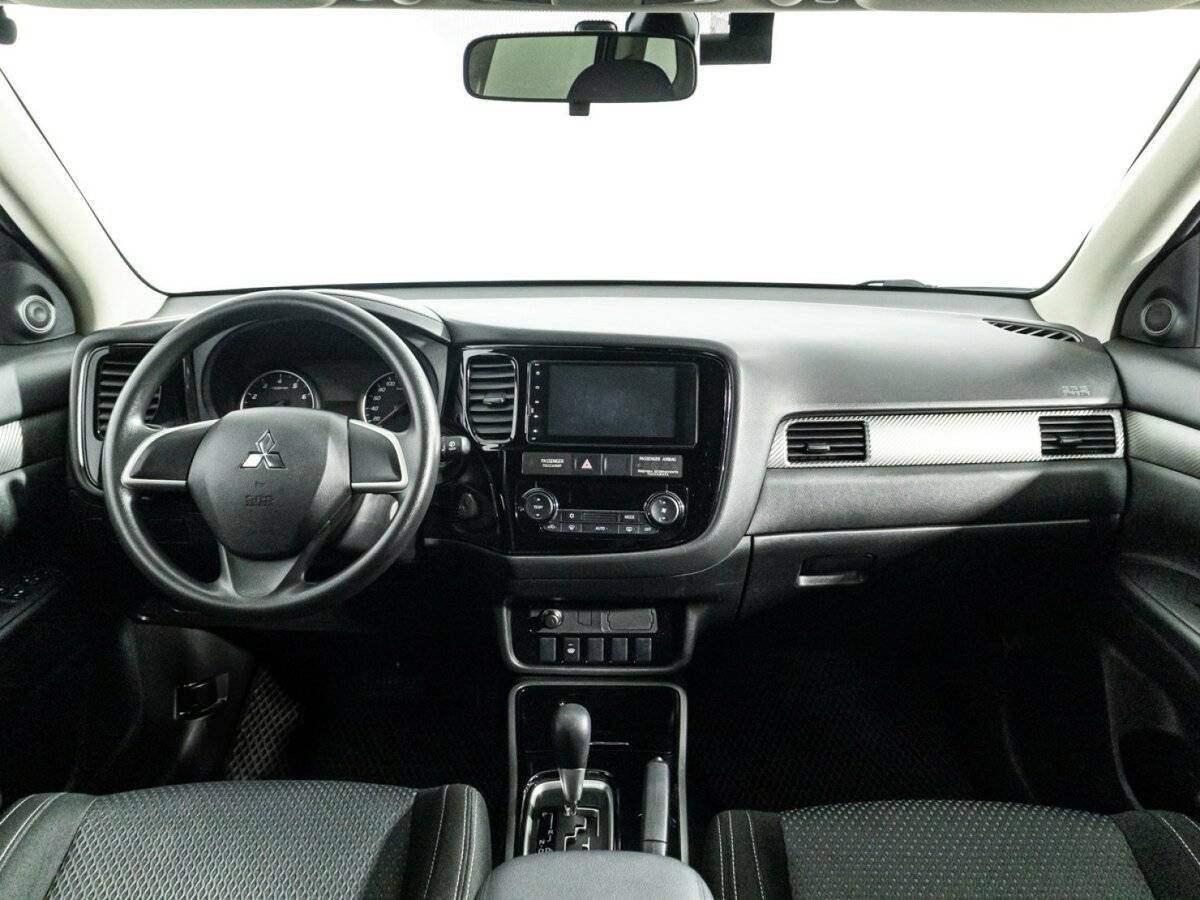 Mitsubishi Outlander с пробегом — 2017 год. Фото: #12