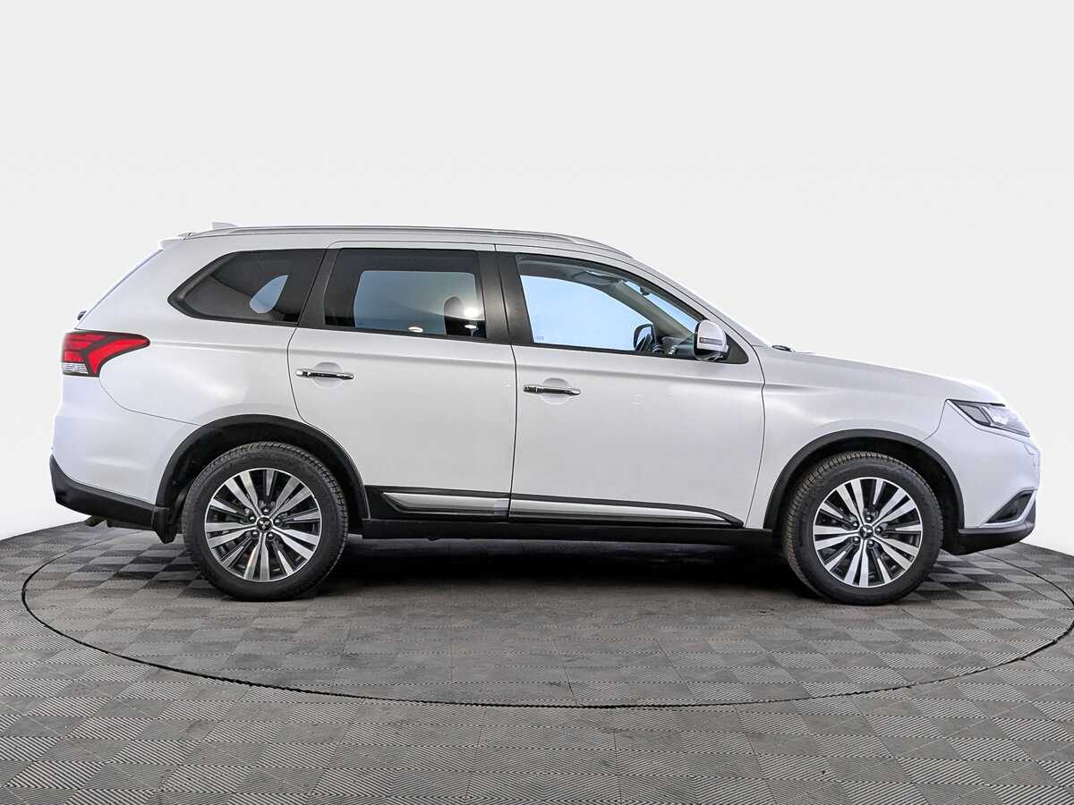Mitsubishi Outlander с пробегом — 2021 год. Фото: #3