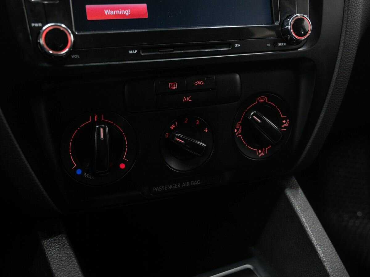 Volkswagen Jetta с пробегом — 2013 год. Фото: #16