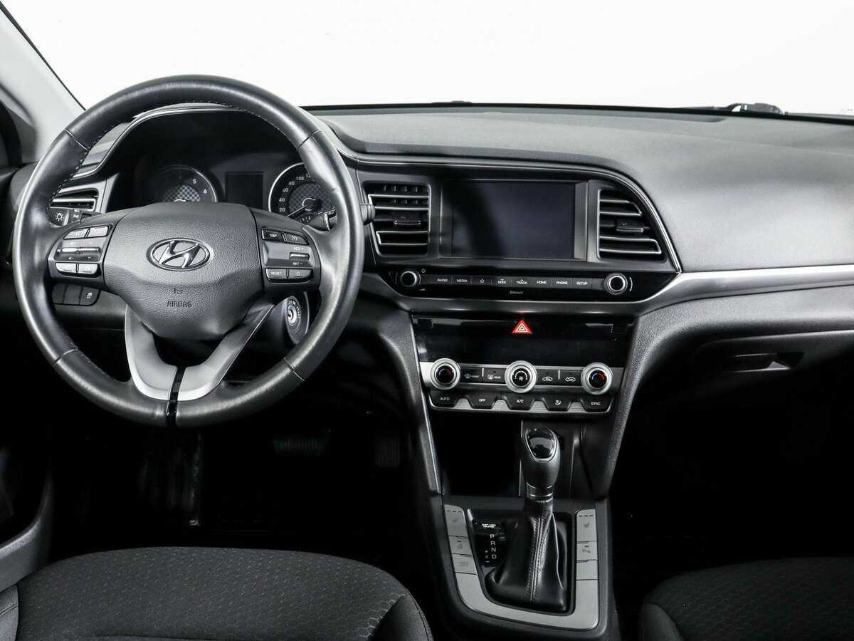 Hyundai Elantra с пробегом — 2020 год. Фото: #11